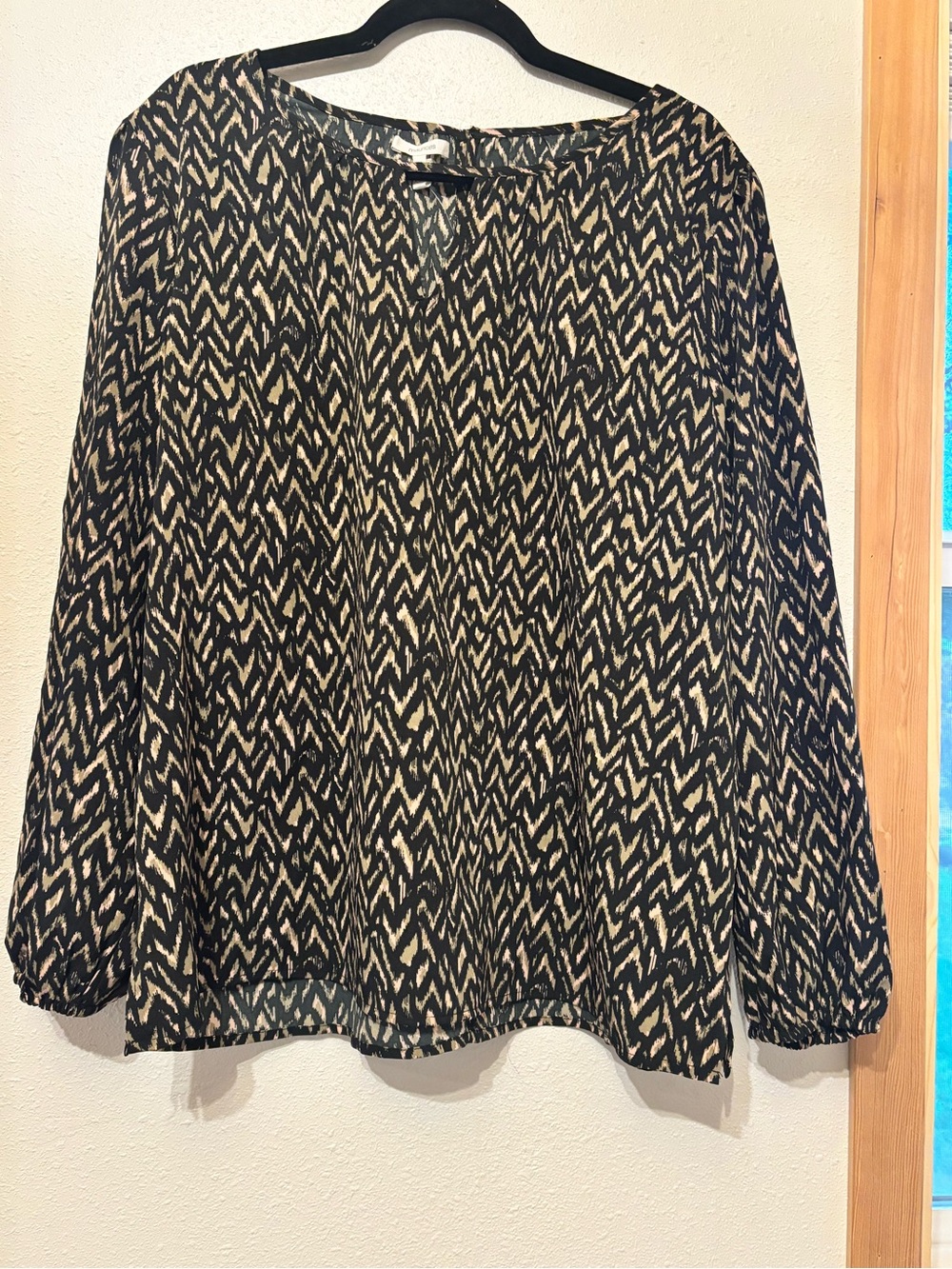 Maurices Black, Green and Cream Printed Long-Sleeve Blouse XXL
0091S